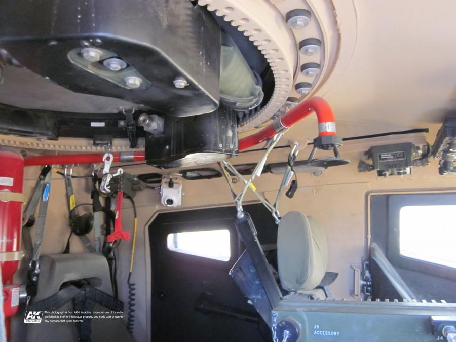 Детали интерьера Oshkosh M-ATV 2009 года  (фото 341 из 676)